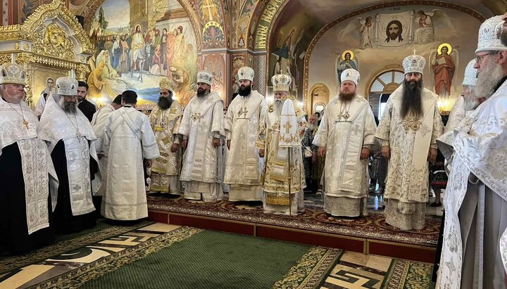 Всенощное бдение в Троицком соборе Банченского монастыря. Фото: Facebook Черновицко-Буковинской епархии УПЦ