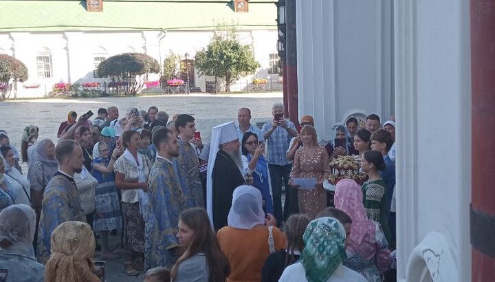 В Лавру привезли несколько десятков человек. Фото: СПЖ