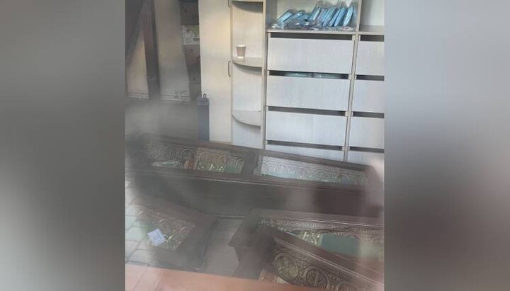 Сваленные сотрудниками заповедника мощи Преподобных Печерских. Фото: тг-канал «Одигітрія»