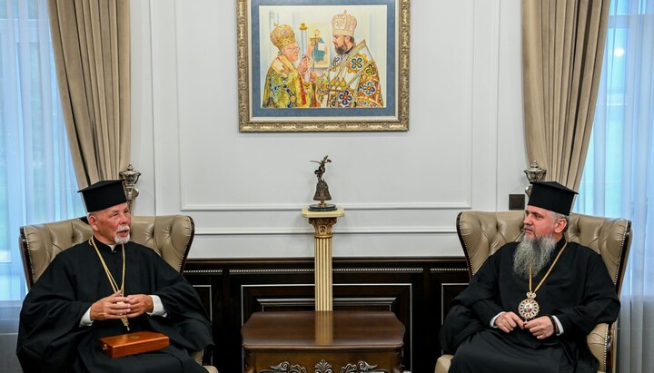 Глава ПЦУ Епіфаній Думенко з екзархом Вселенського Патріарха в Литві ієромонахом Іустином (Ківілоо). Фото: пресслужба ПЦУ