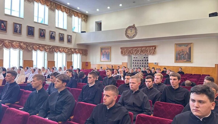 Семинаристы УПЦ на мероприятии, посвященном началу нового учебного года. Фото: Синодальный информационно-просветительский отдел УПЦ