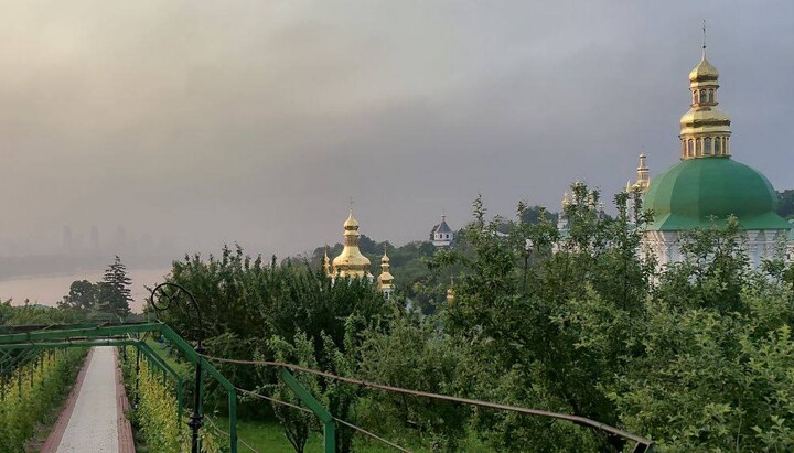 Утро в Лавре. Фото: тг-канал «Лавра сейчас»