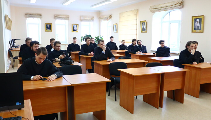 Заняття в духовній семінарії. Фото: dvseminary