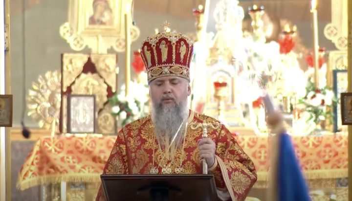 Думенко читає проповідь у захопленому в УПЦ соборі Черкас. Фото: ПЦУ