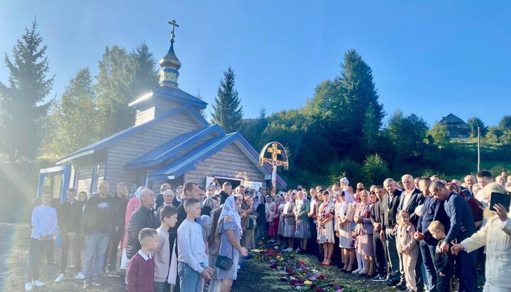 Чин освящения Рождественско-Богородичного храма в селе Прислеп Закарпатской области. Фото: Синодальный информационно-просветительский отдел УПЦ