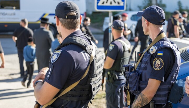 Наряды полиции патрулируют улицы Умани во время еврейского нового года. Фото: Нацполиция