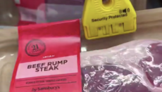 У магазинах Лондона на все м'ясо, крім свинини, вішають антикражні датчики