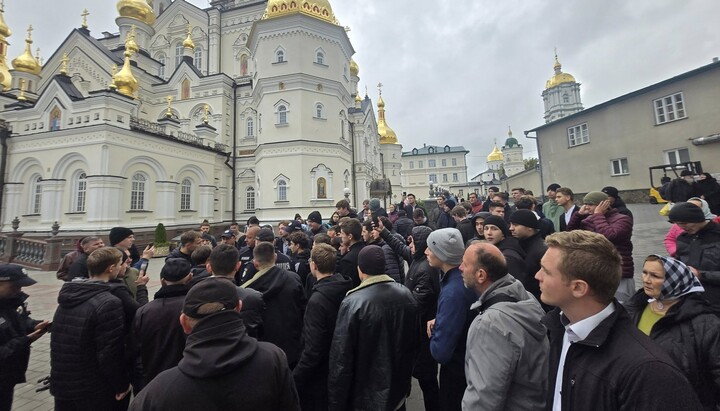 Конфлікт у Почаївській лаврі. Фото: Фейсбук Ільчишина