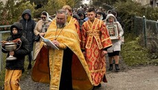 Вокруг села Котов верующие УПЦ совершили крестный ход с молитвой о мире