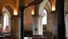 Маск і Венс обурилися графіті в головному соборі англікан