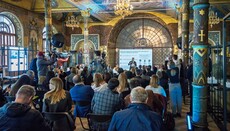 В Трапезном храме Лавры власти выясняли, гордятся ли украинцы гражданством