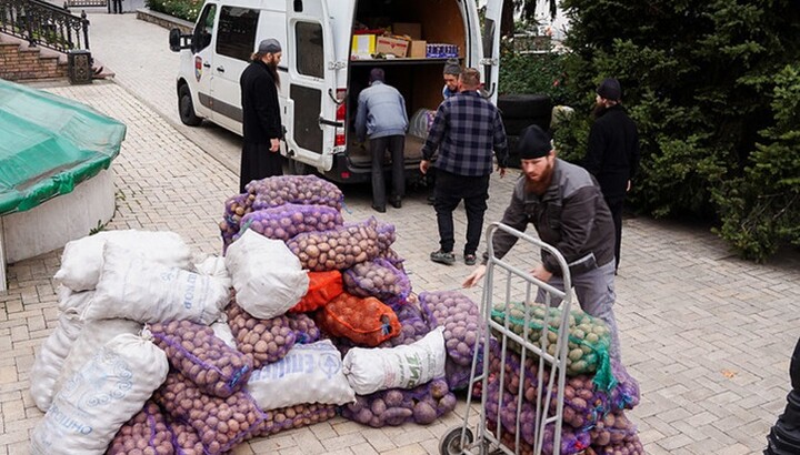 Products were delivered from Volyn to the Sviatohirsk Lavra. Photo: monastery press service