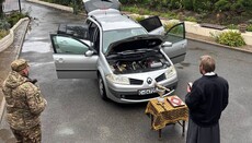 В Вышгороде приход УПЦ, на который претендует ПЦУ, передал 28 авто для ВСУ