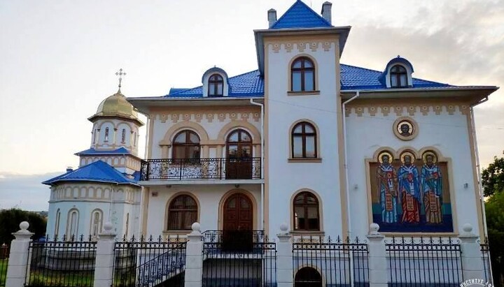 The academic building of the Chernivtsi Orthodox Theological Institute, where the Ukrainian Orthodox Church has opened the School of Evangelical Knowledge and Piety. Photo: Facebook.