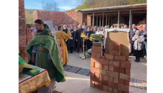 В Червоной Диброве провели службу в храме, строящемся вместо захваченного