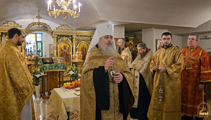 Митрополит Арсений в Серафимовском храме Днепра. Фото: Святогорская лавра