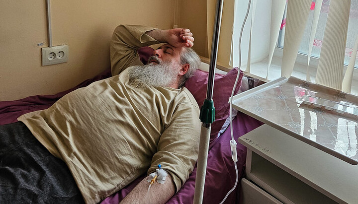 Митрополит Арсеній у лікарні. Фото: Святогірська лавра