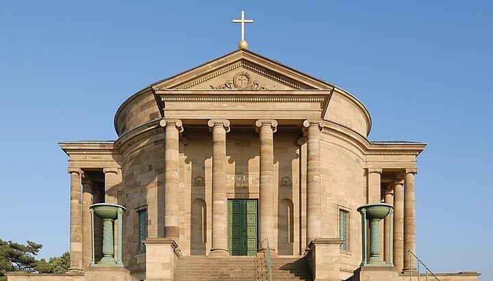 Funeral chapel in Stuttgart, Germany. Photo: commons.wikimedia