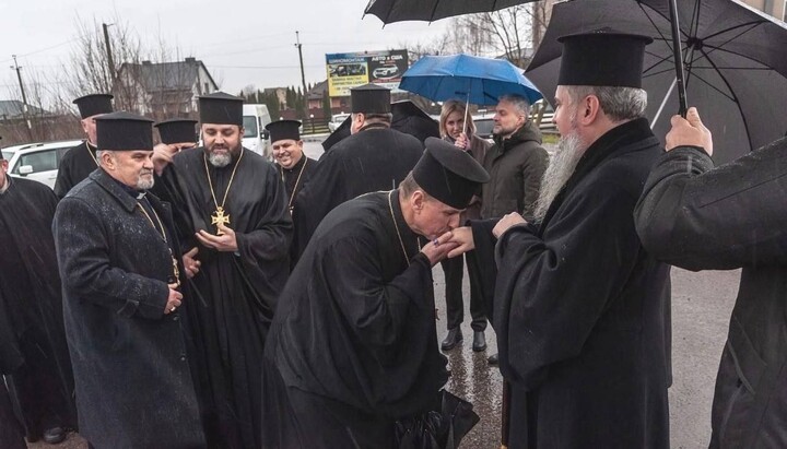 О двойных стандартах и избирательности церковных традиций