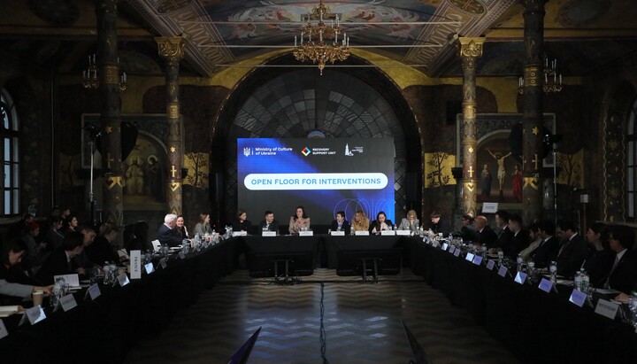 Мінкульт провів у храмі Лаври зустріч з міжнародними партнерами