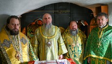 Οι αρχές επέτρεψαν ξανά στον Ντουμένκο να εισέλθει στις Κοντινές Σπηλιές της Λαύρας.