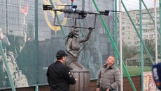 У Київській області відкрили пам'ятник Бабі Язі з дроном