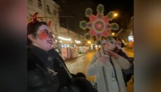 Καλαντιστές στην Οδησσό: Δεν είμαστε πιστοί, απλά μαζεύουμε για το «Αζόφ»