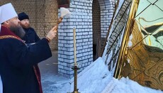 В Кам'янському ієрарх УПЦ освятив хрест і купол для храму, що будується