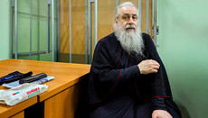 Το δικαστήριο άφησε τον Μητρopolίτη Αρσένιο πίσω από τα κάγκελα για άλλες 60 ημέρες