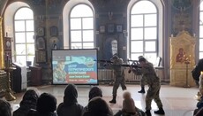 РПЦ отстранила настоятеля, в храме которого устроили выступления с оружием