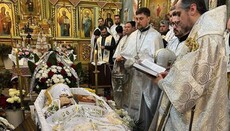 У ПЦУ відспівували клірика в погребальному покрові на церковнослов'янській