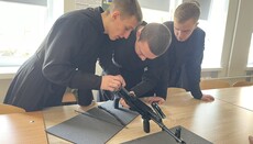 В академии ПЦУ показали, как учат студентов обращаться с автоматами и БПЛА