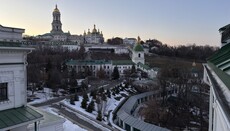 В Лавре сотрудники заповедника срезали замки в двух корпусах монастыря