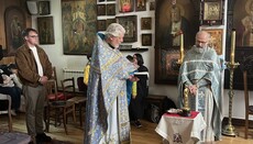 Кліриг Константинопольської Церкви освятив статуетку «Оскара»