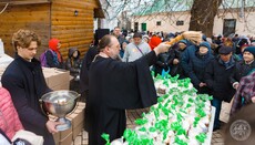 Соцвідділ УПЦ передав 1500 пасок для переселенців