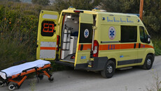 Novice on Mount Athos jumps from ambulance during hospitalization