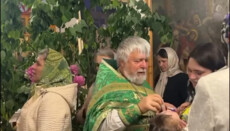 Переслідувана громада УПЦ в Панці відзначила Трійцю в пристосованому приміщенні