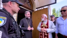 «Настоятель» захваченного собора Кременчуга не пустил общину УПЦ на молитву