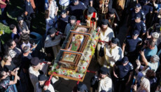 Десятки тысяч верующих встретили мощи святого Иоанна Нового в Сучаве
