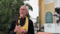 Священник у Лавры: Все испытания нужно проходить с молитвой, а не враждой