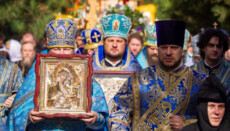 Тисячі вірян УПЦ здійснили хресну ходу до Покровської обителі в Маринівці