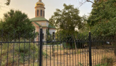 In Kryvyi Rih, authorities forced the OCU to demolish the fence around the Trinity church