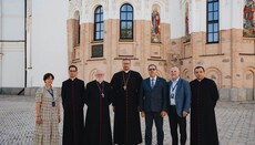 Делегація Ватикану вшанувала в Лаврі мощі папи римського
