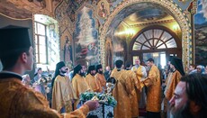 Думенко свез людей в Лавру для празднования престола храма у Дальних пещер