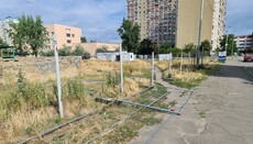 Жители киевской Оболони снесли забор на месте строительства храма УГКЦ