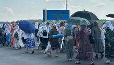 У хресній ході з Волині до Почаєва йдуть кілька тисяч паломників
