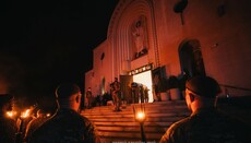 «Азов» привіз на бронеавто останки Коновальця до київського собору УГКЦ