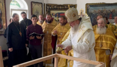 Чернівецький ієрарх освятив новий храм гнаної громади УПЦ у Бережонці