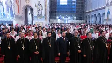 У новому соборі Бухареста тисячі молодих людей разом проспівали «Отче наш»