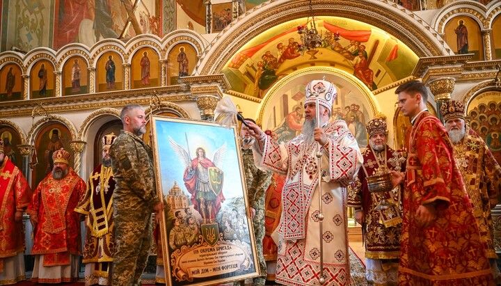 Думенко в захваченном соборе Черкасс. Фото: ПЦУ